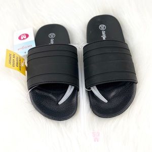 Cat & Jack Boys Slides NWT